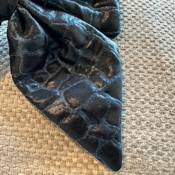 Carita Paris Black and Blue Snake Print Hair Bow - Picture 4 of 4